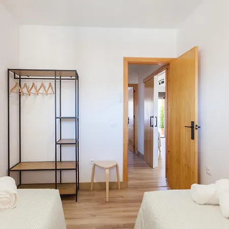 Con Terraza Y Piscina Apartment *