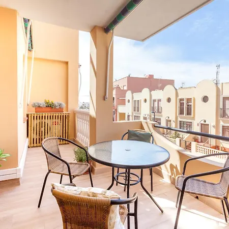 Con Terraza Y Piscina Apartment